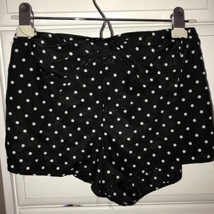 Polka dot shorts with a bow in the front center